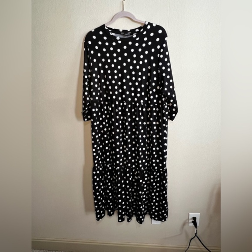 Simply Be 3/4 Sleeve Long Flowy Dress in Black Polka Dot